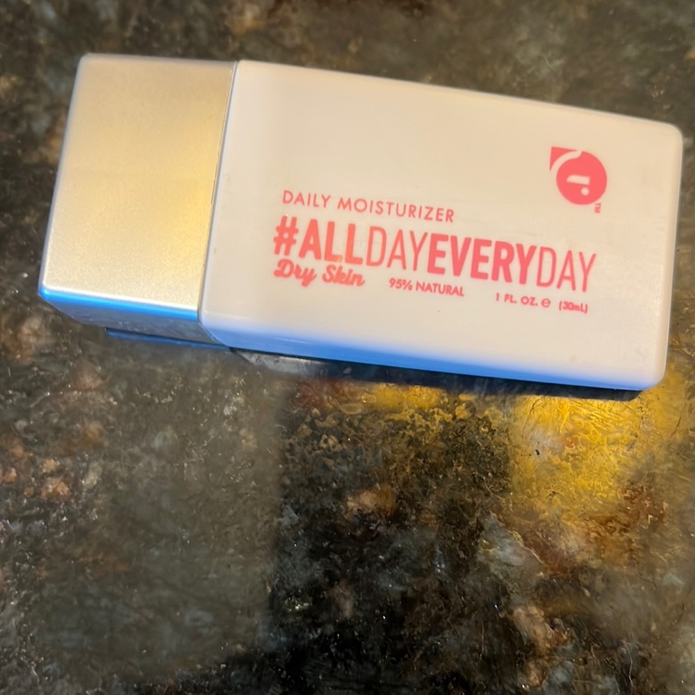 NEW Retro Co All Day every day Dry Skin Moisturizer